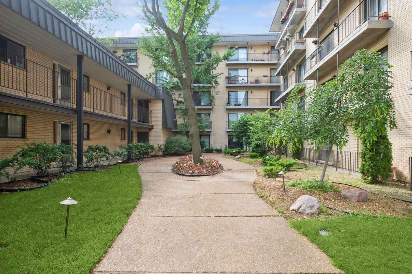 6221 N Niagara Avenue Unit: 507