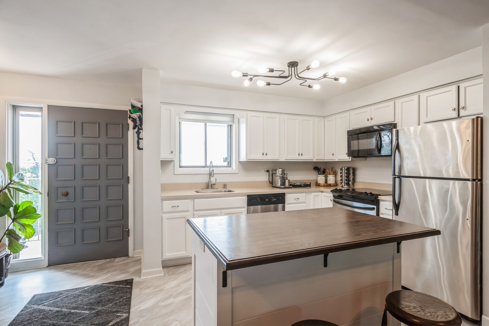 6221 N Niagara Avenue Unit: 507
