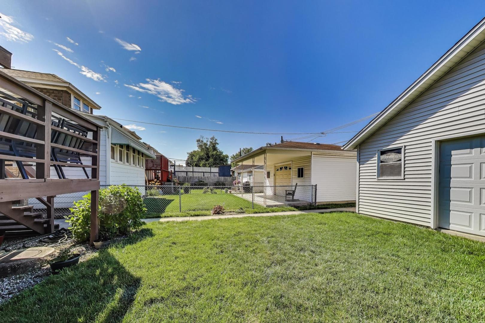 5262 N LIND Avenue