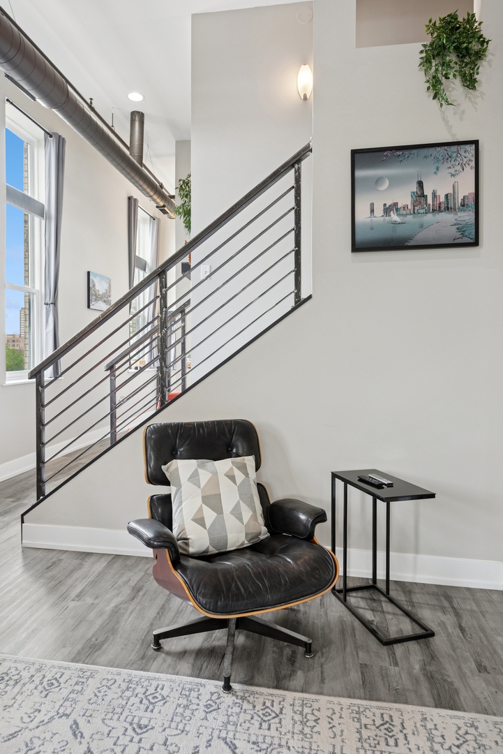 1215 W Gunnison Street Unit: 310