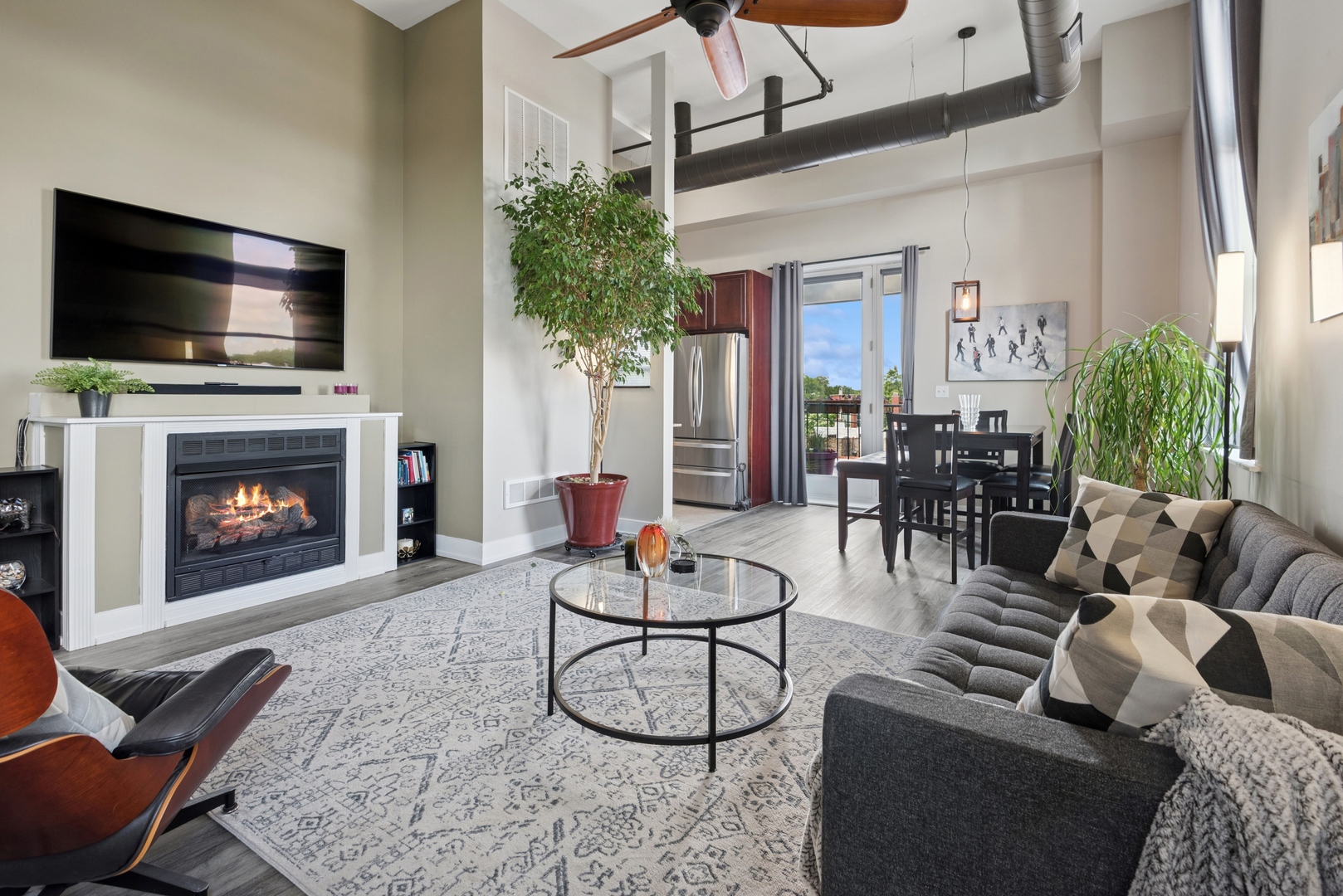 1215 W Gunnison Street Unit: 310