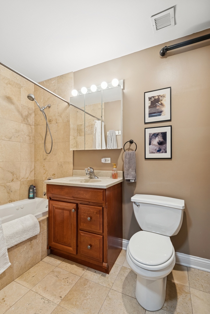 1215 W Gunnison Street Unit: 310