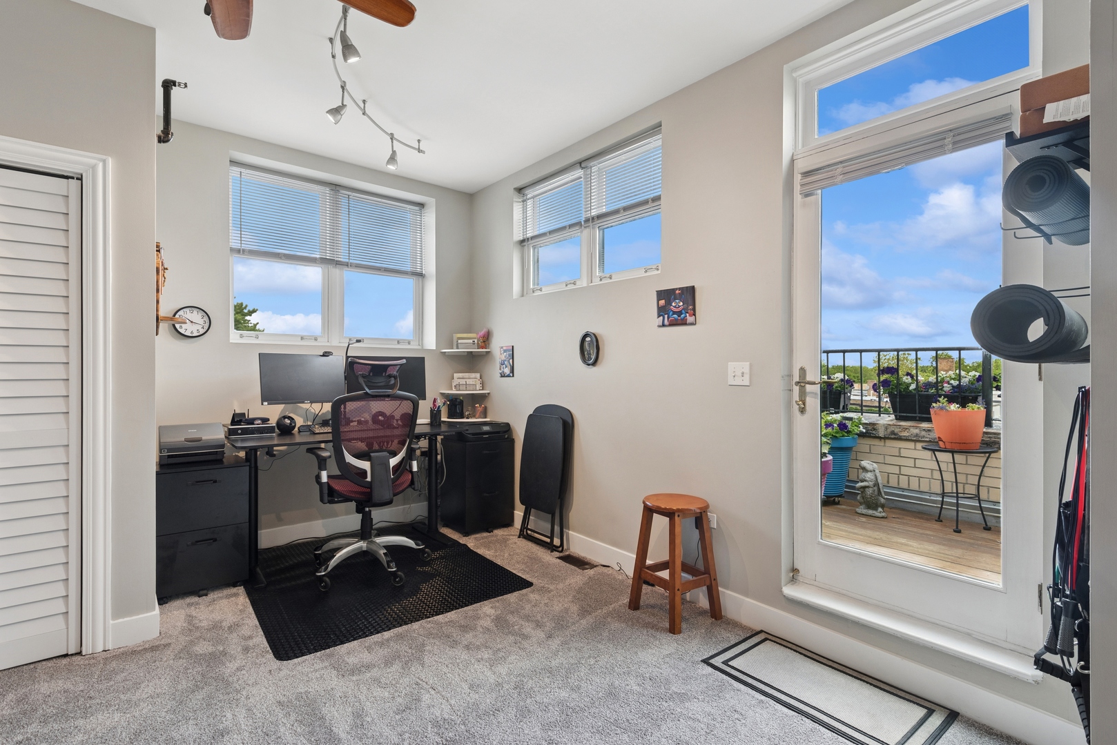 1215 W Gunnison Street Unit: 310