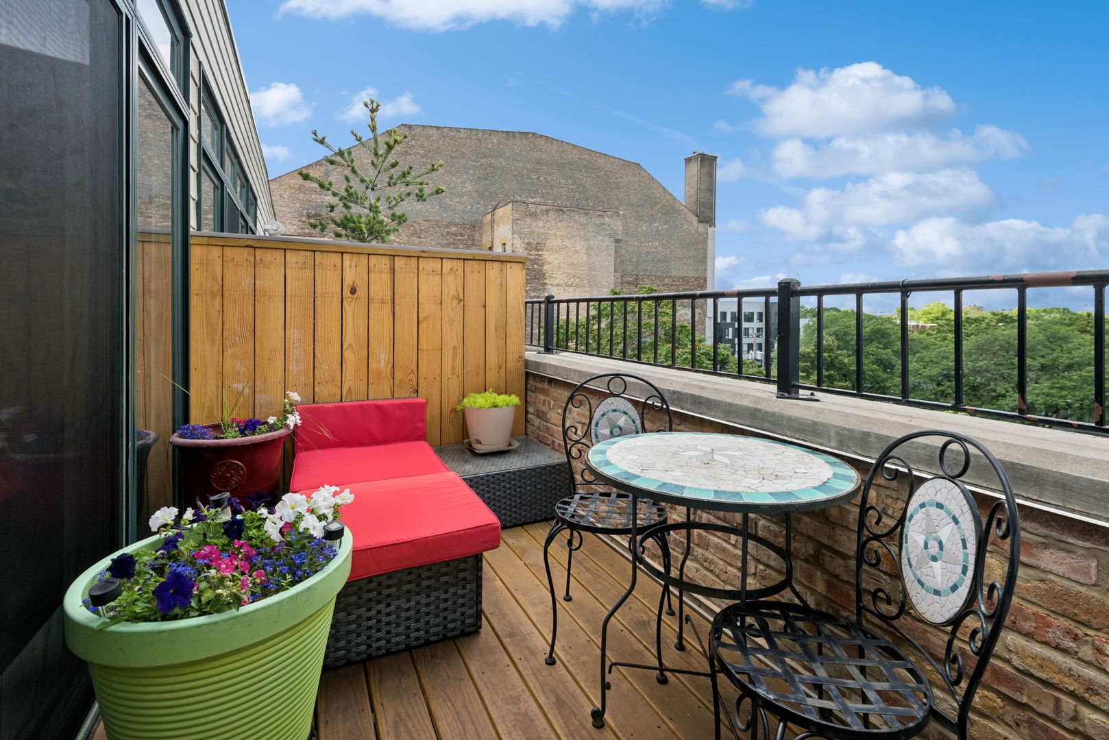 1215 W Gunnison Street Unit: 310