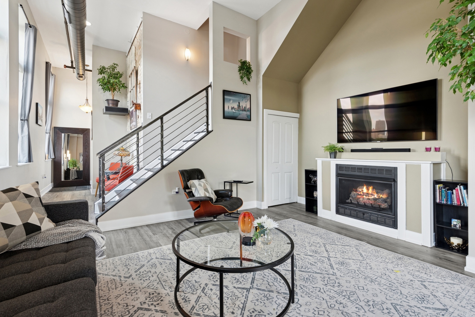 1215 W Gunnison Street Unit: 310