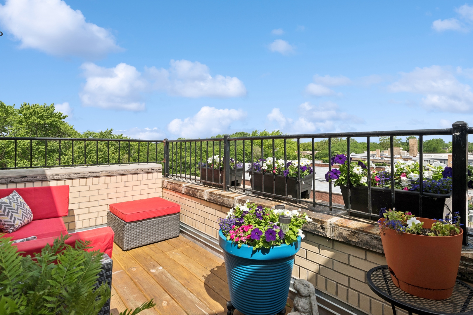 1215 W Gunnison Street Unit: 310