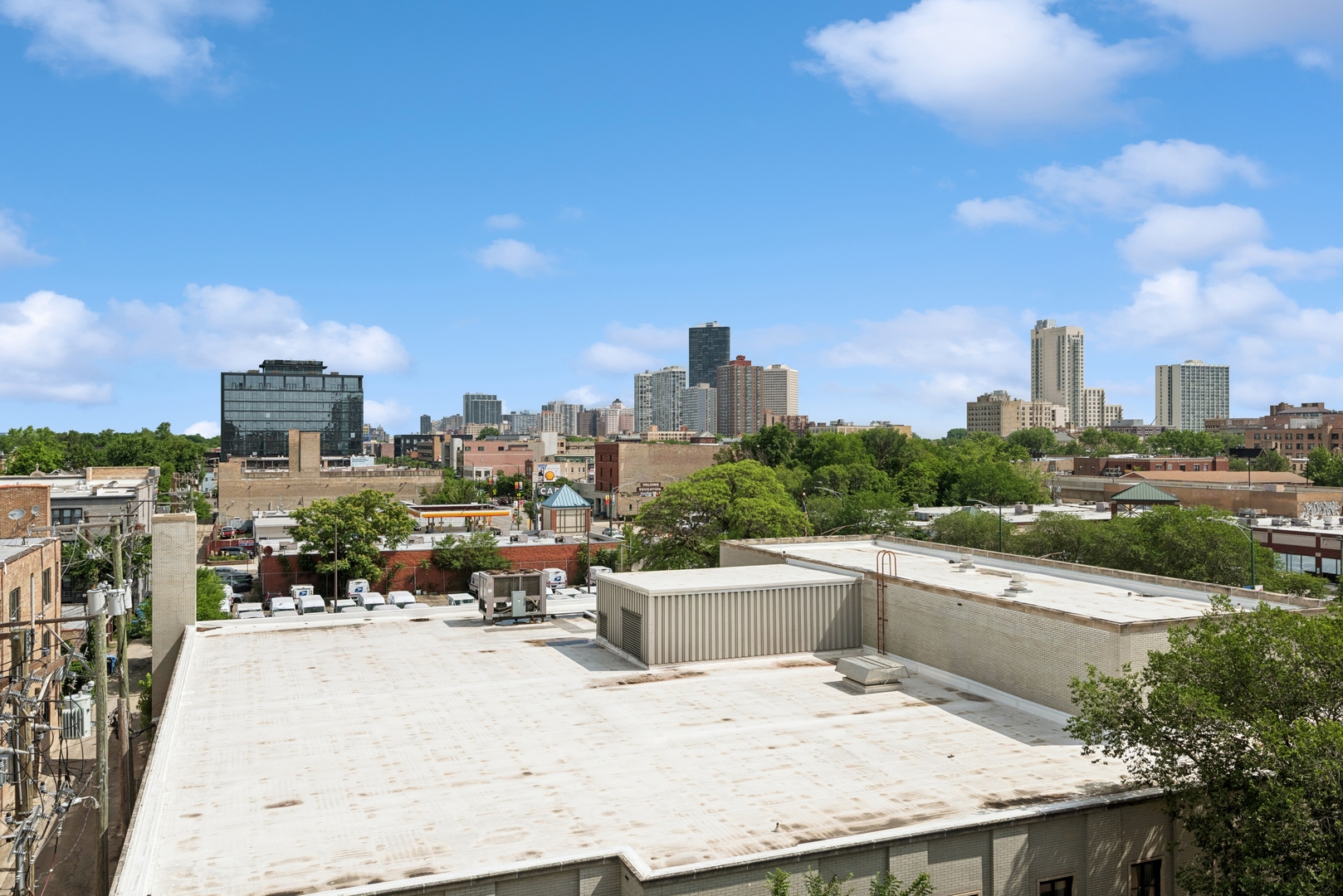 1215 W Gunnison Street Unit: 310