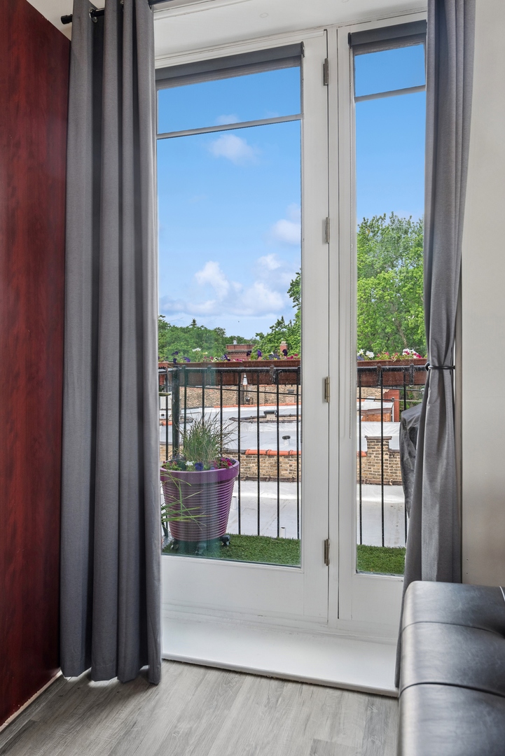 1215 W Gunnison Street Unit: 310