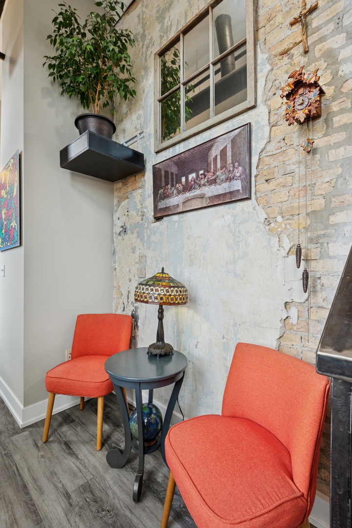 1215 W Gunnison Street Unit: 310