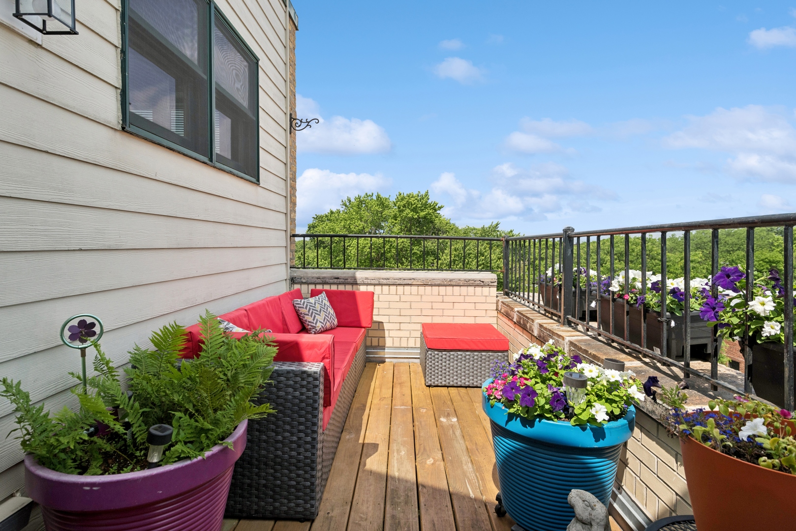 1215 W Gunnison Street Unit: 310