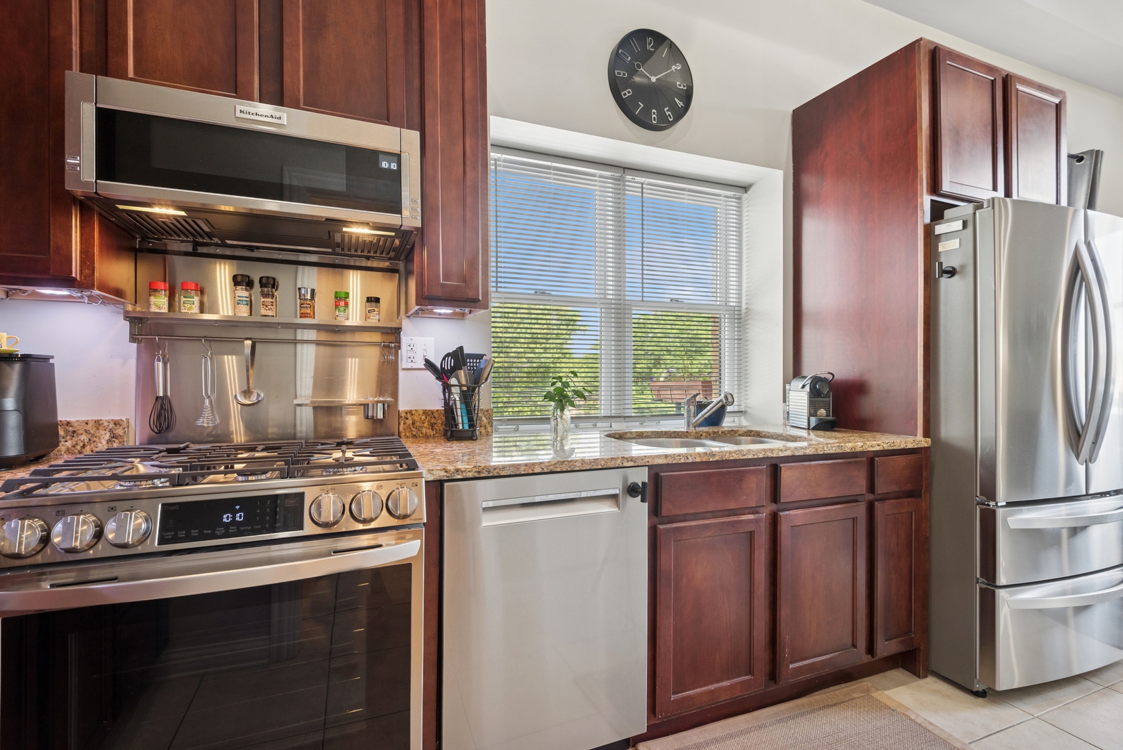1215 W Gunnison Street Unit: 310
