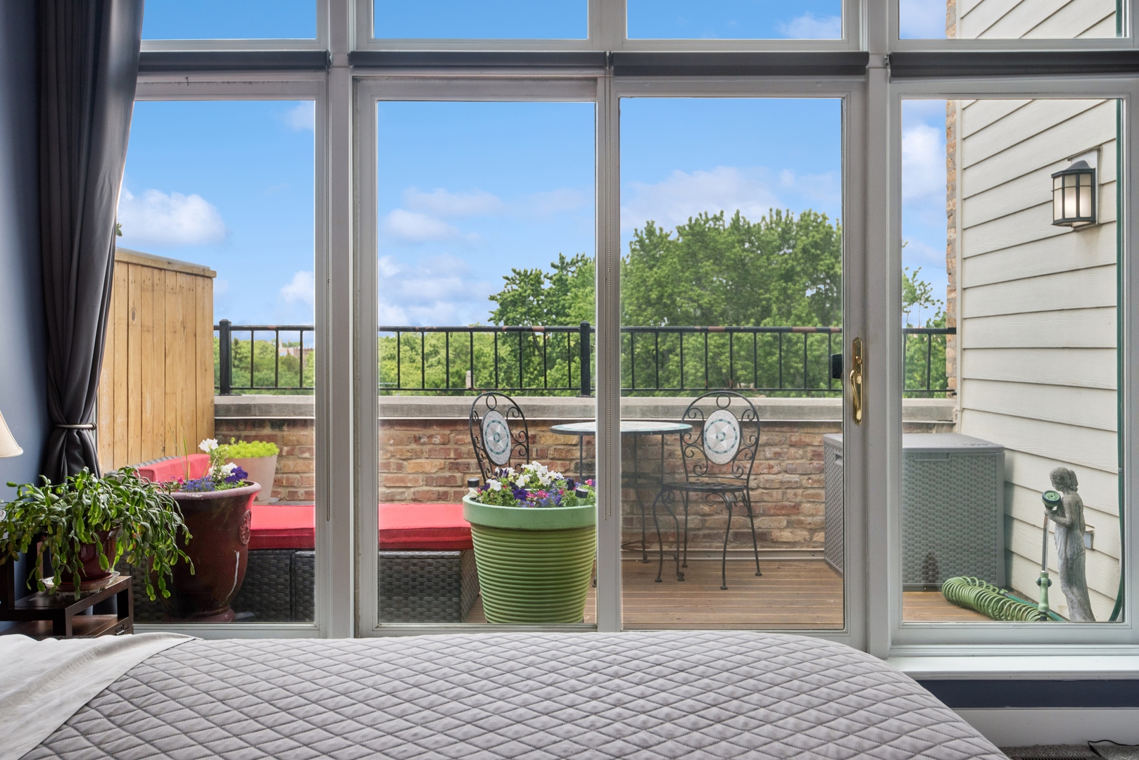 1215 W Gunnison Street Unit: 310
