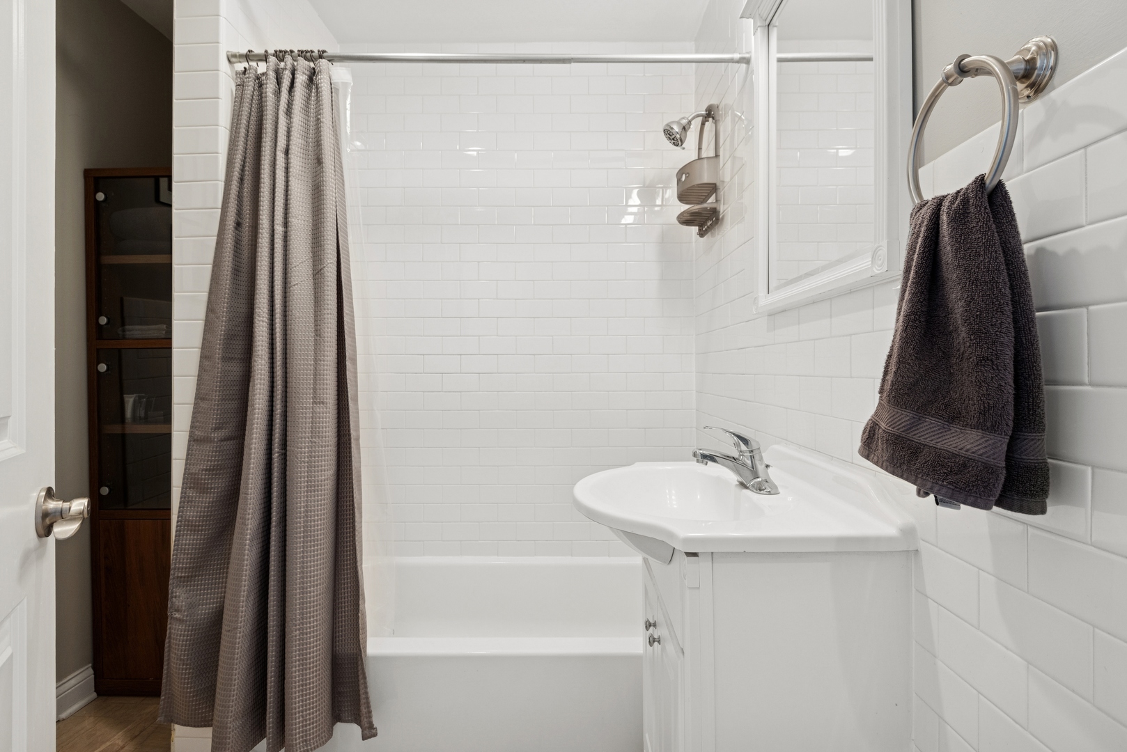 1215 W Gunnison Street Unit: 310