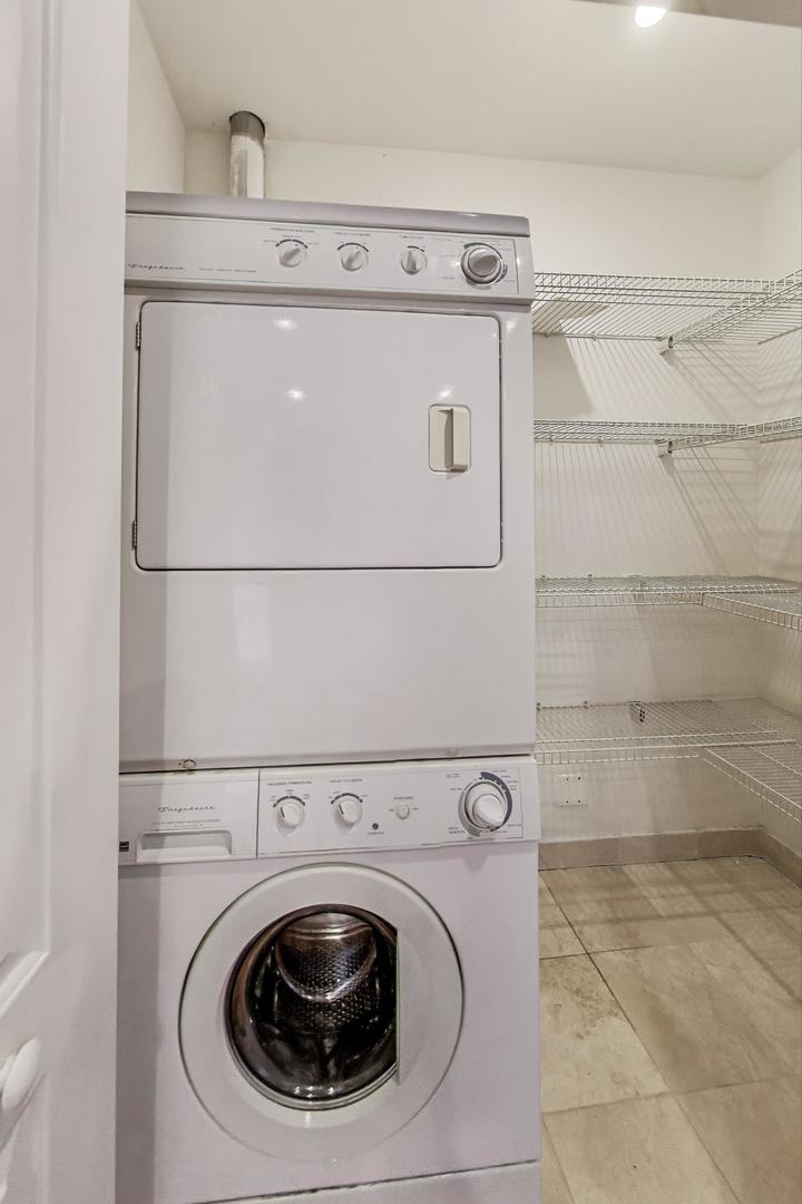 3851 N Kedvale Avenue Unit: E3