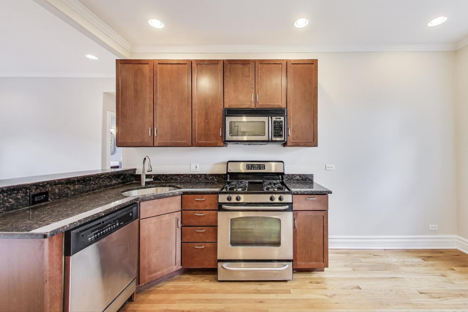 3851 N Kedvale Avenue Unit: E3