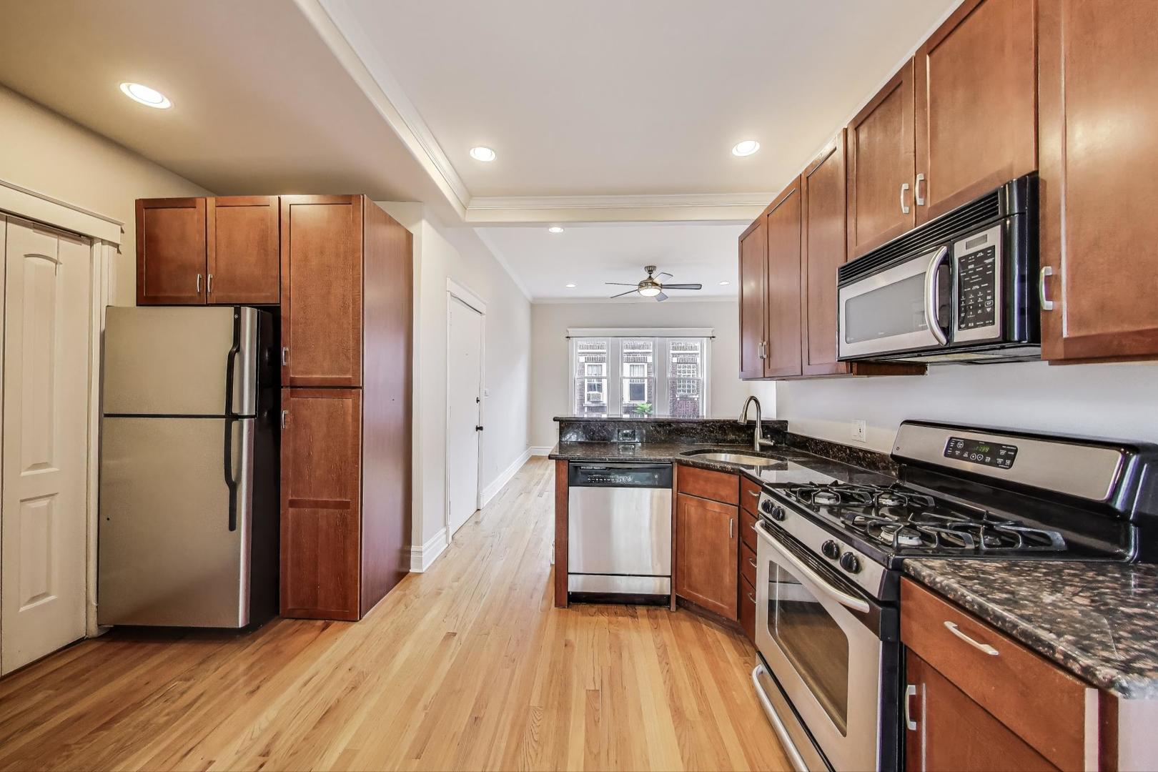 3851 N Kedvale Avenue Unit: E3