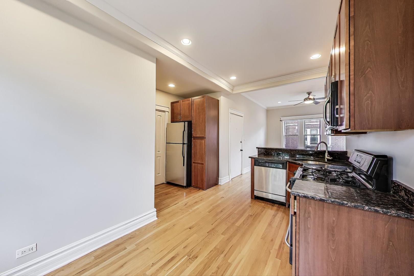 3851 N Kedvale Avenue Unit: E3