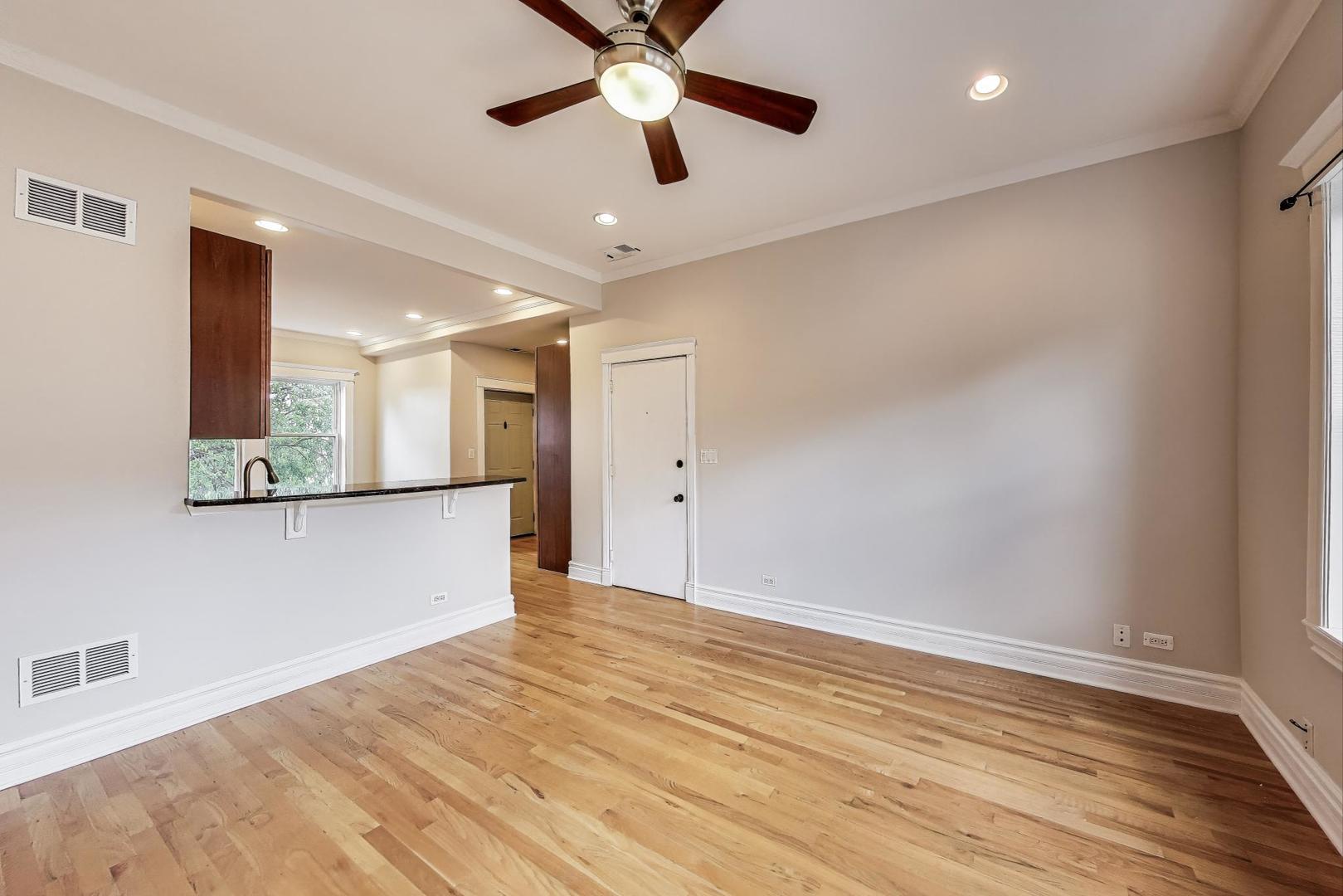 3851 N Kedvale Avenue Unit: E3