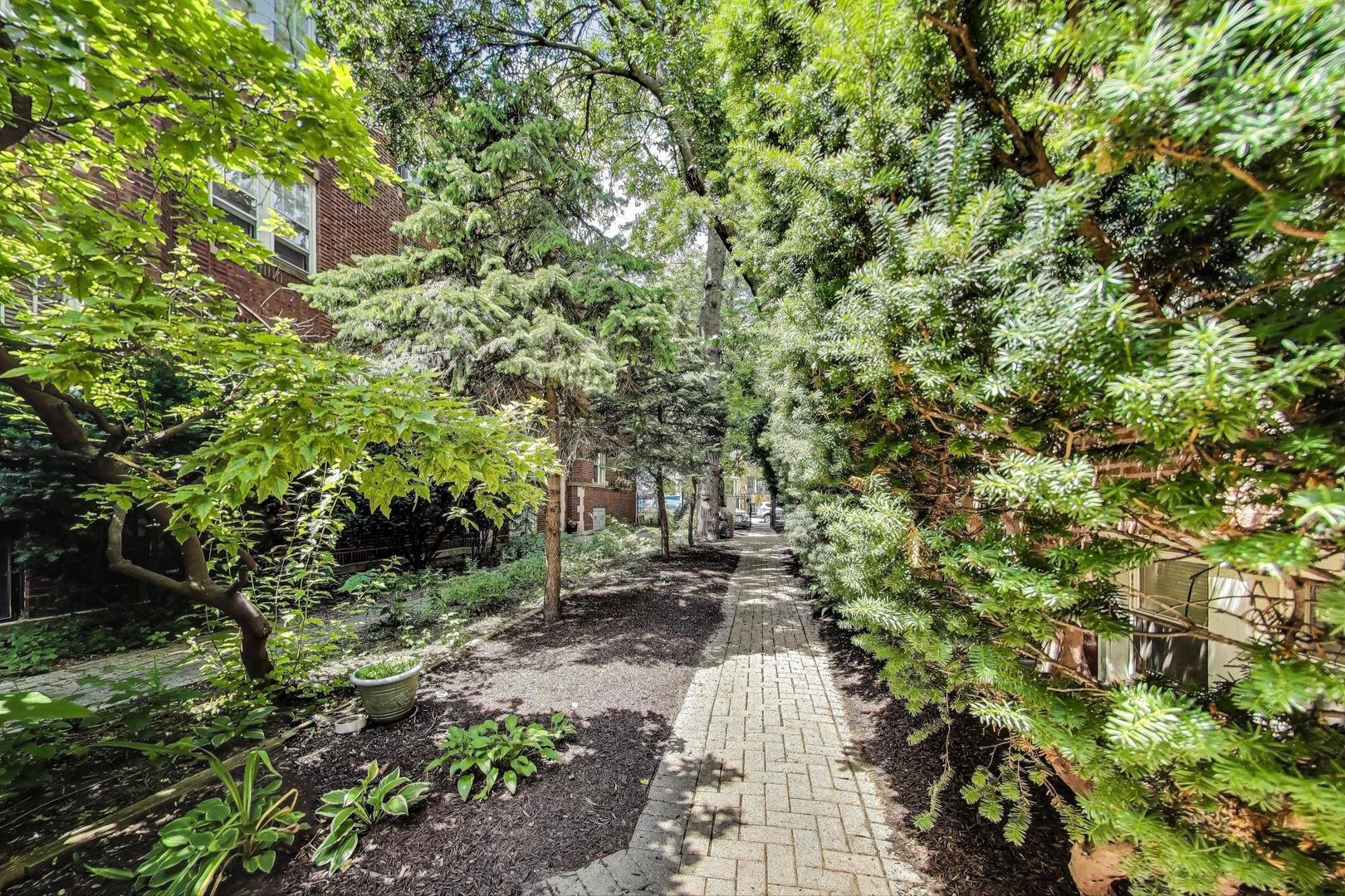 3851 N Kedvale Avenue Unit: E3