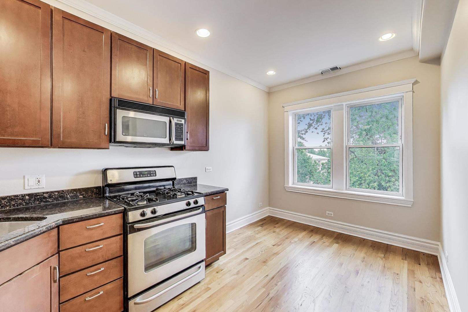 3851 N Kedvale Avenue Unit: E3