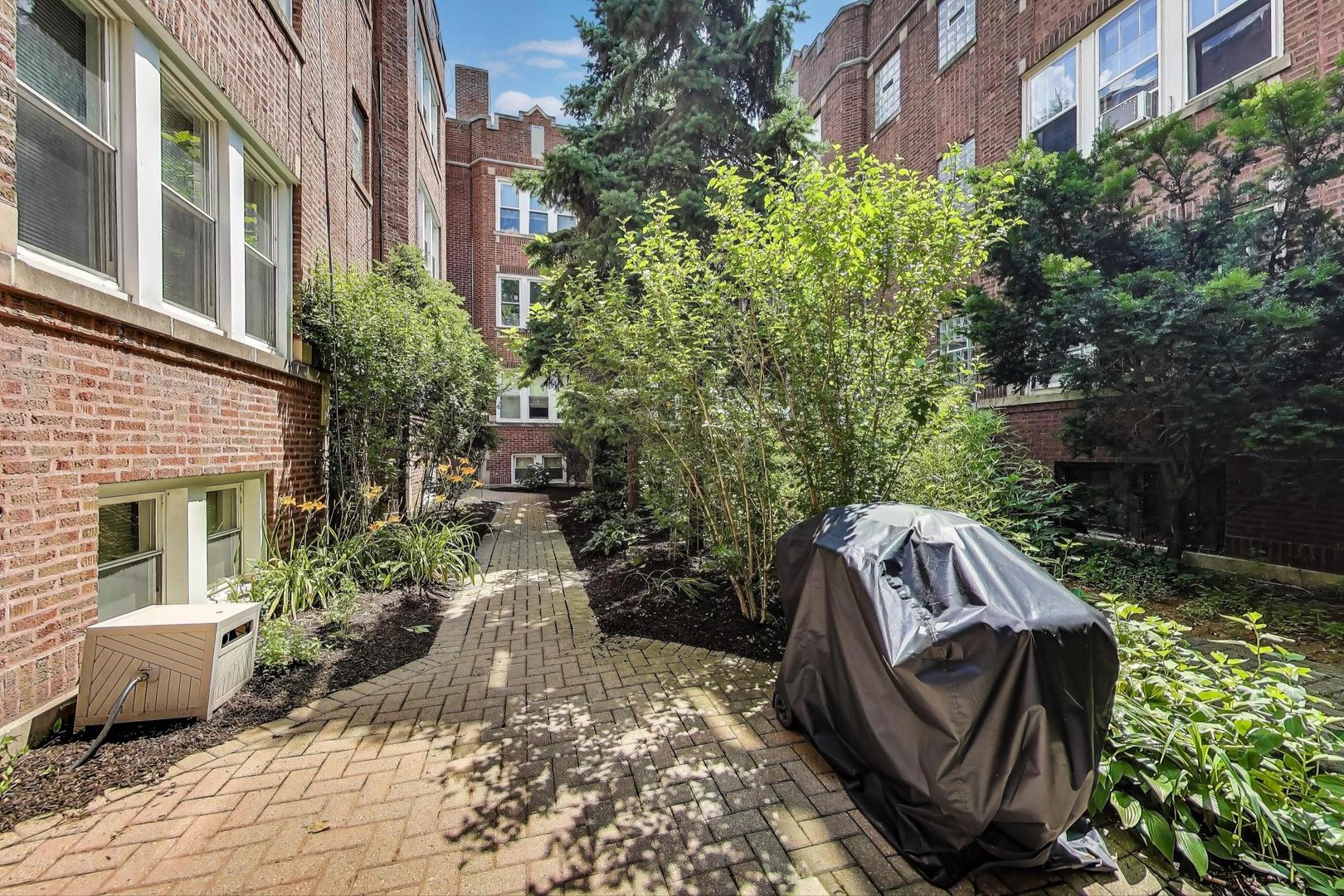 3851 N Kedvale Avenue Unit: E3
