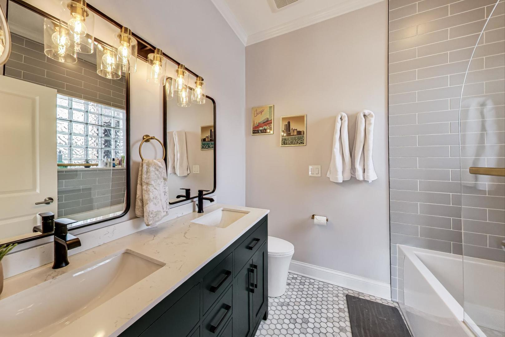 3708 N Ashland Avenue Unit: 3
