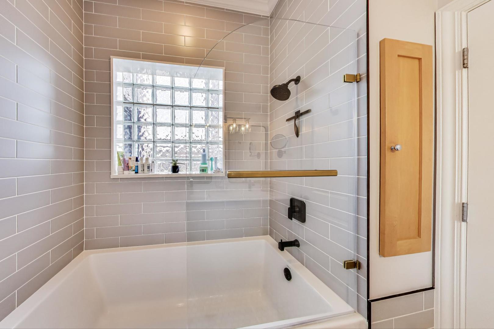 3708 N Ashland Avenue Unit: 3
