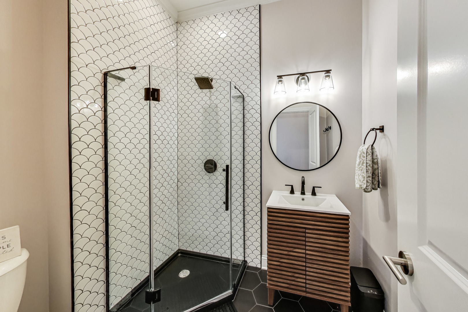 3708 N Ashland Avenue Unit: 3
