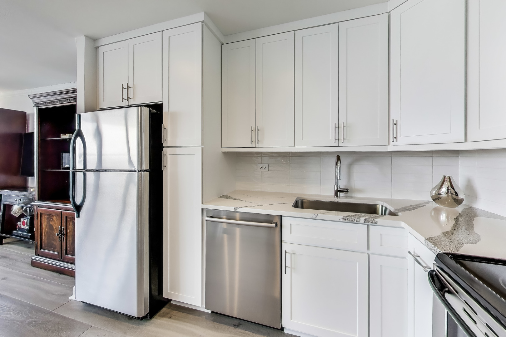 655 W IRVING PARK Road Unit: 5506