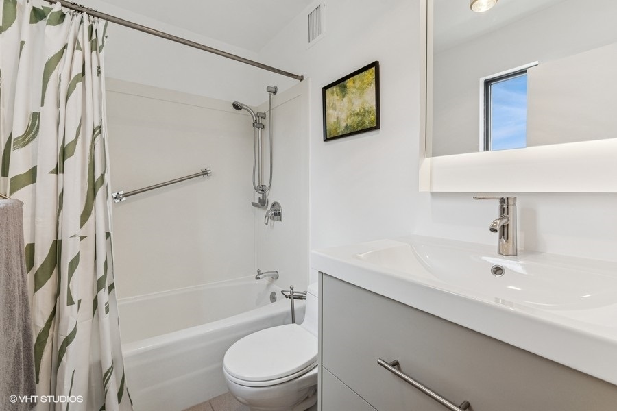 1450 N Astor Street Unit: 14D