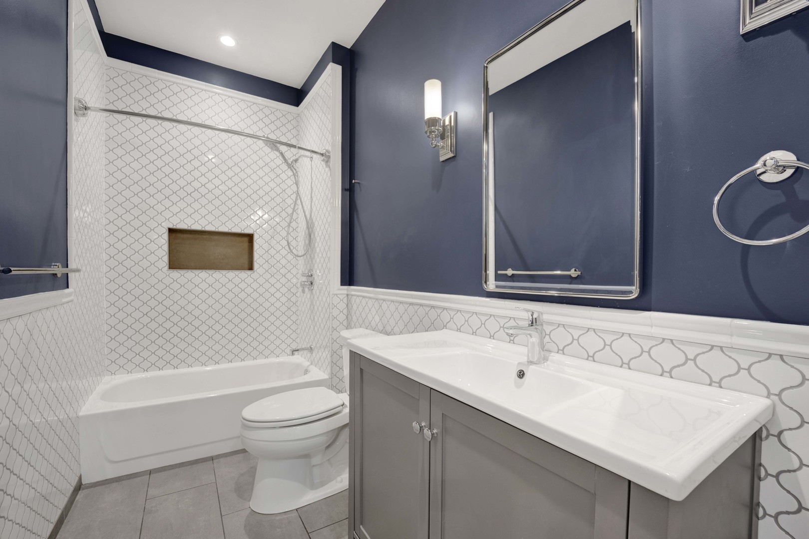 941 W Argyle Street Unit: 3W
