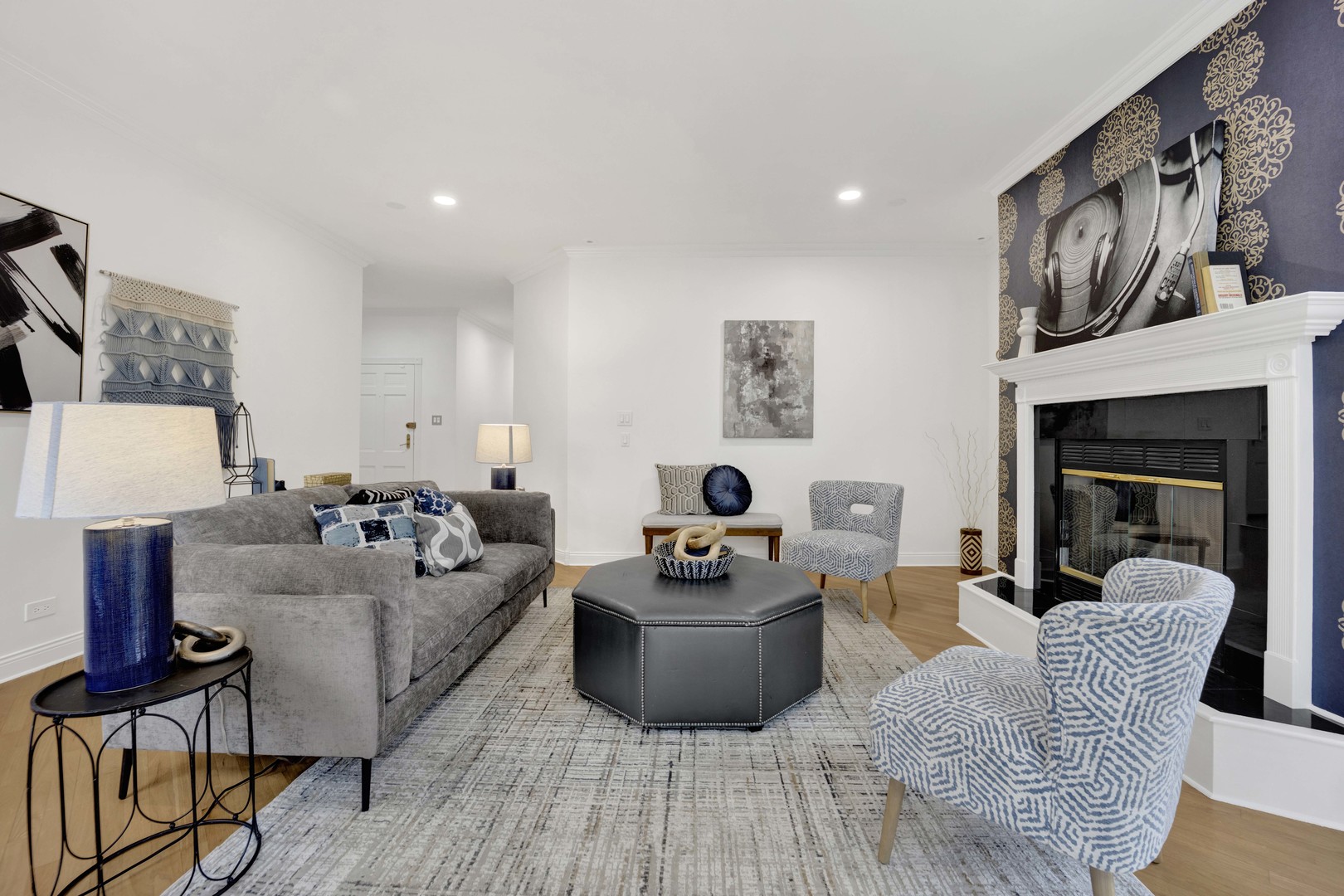 941 W Argyle Street Unit: 3W