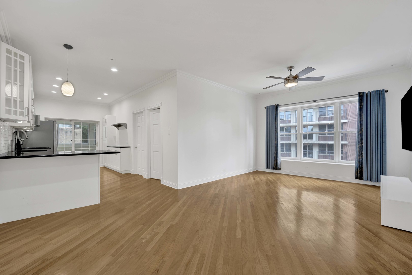 941 W Argyle Street Unit: 3W
