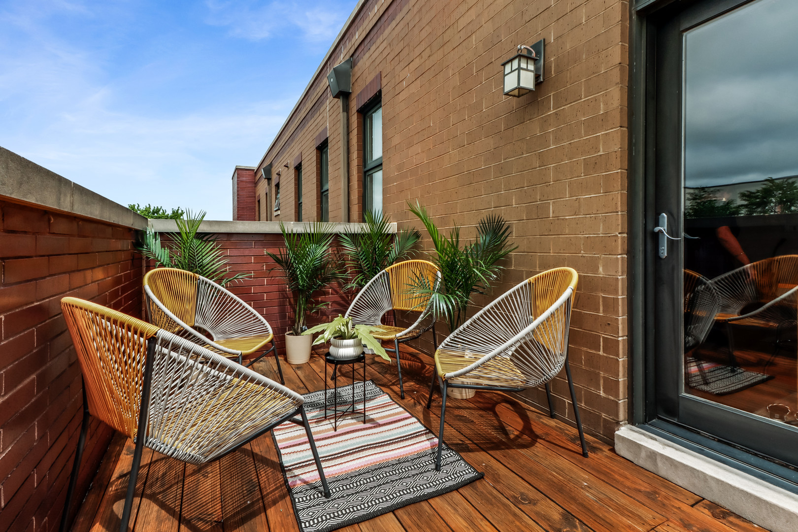 3207 N Clifton Avenue Unit: 402