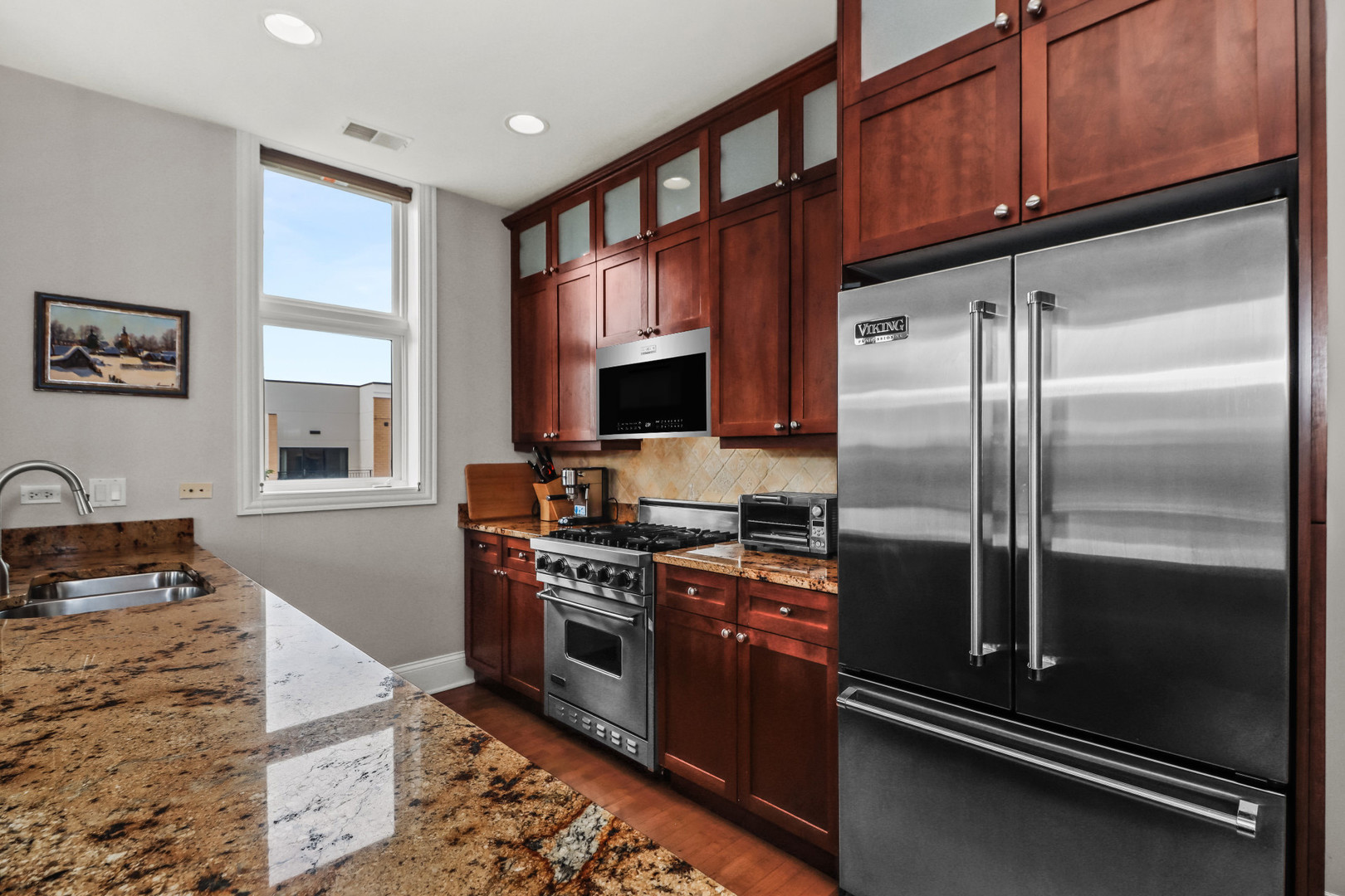 3207 N Clifton Avenue Unit: 402
