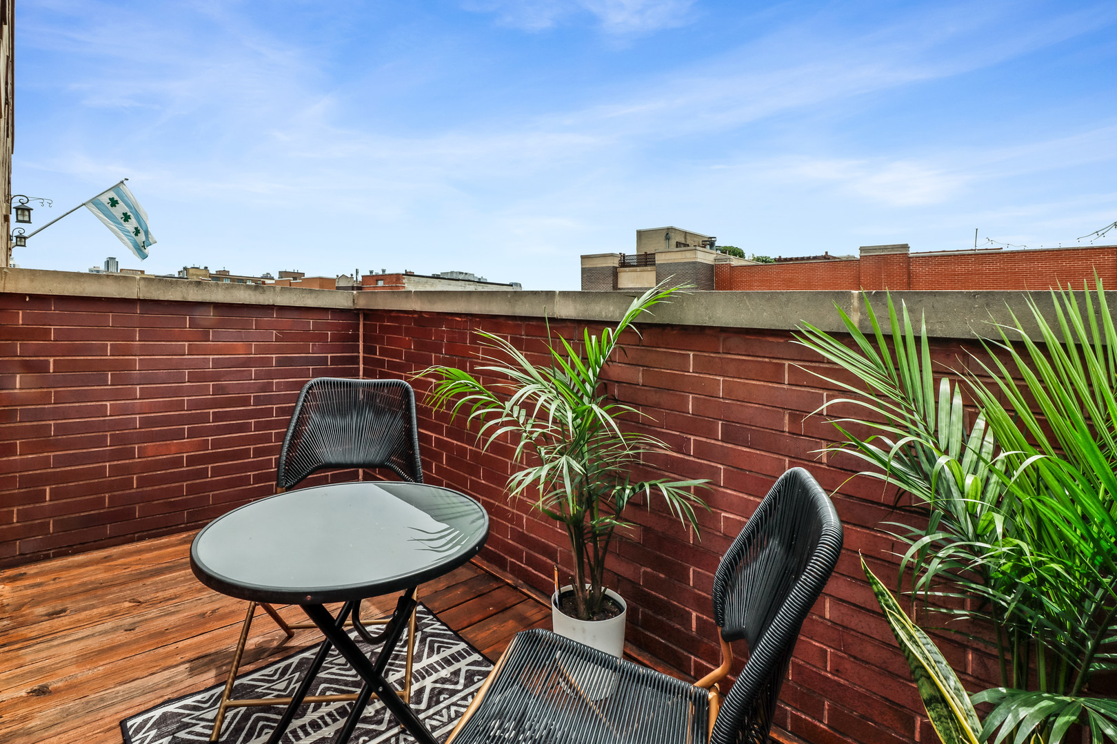 3207 N Clifton Avenue Unit: 402
