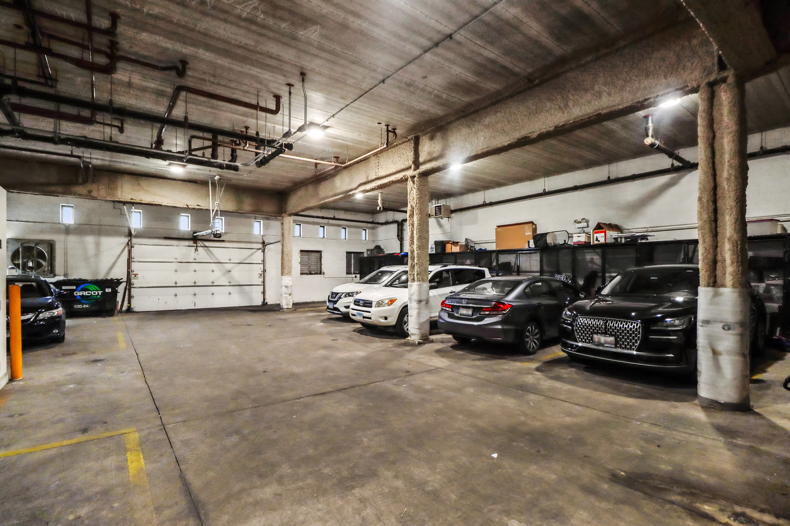 3207 N Clifton Avenue Unit: 402