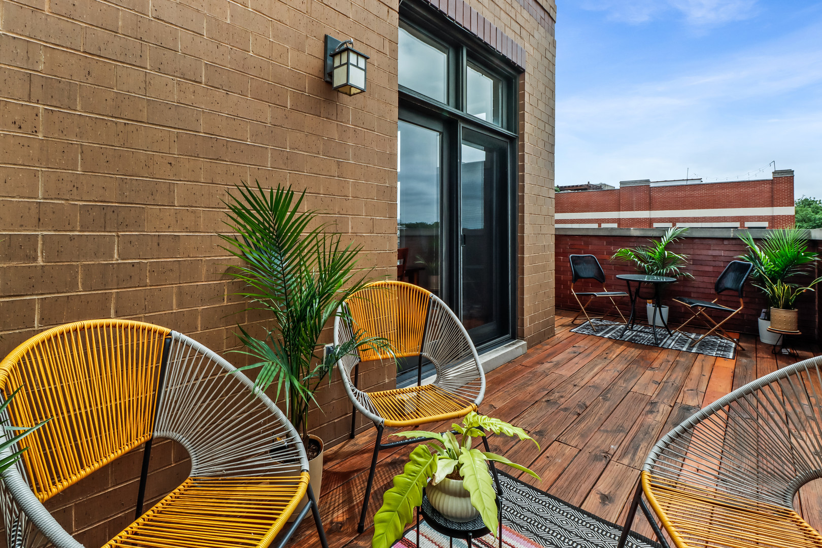 3207 N Clifton Avenue Unit: 402