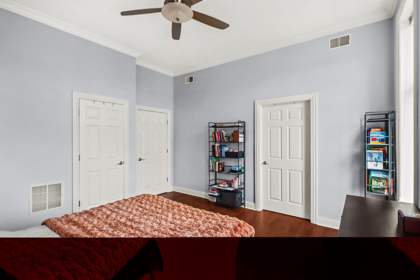 3207 N Clifton Avenue Unit: 402