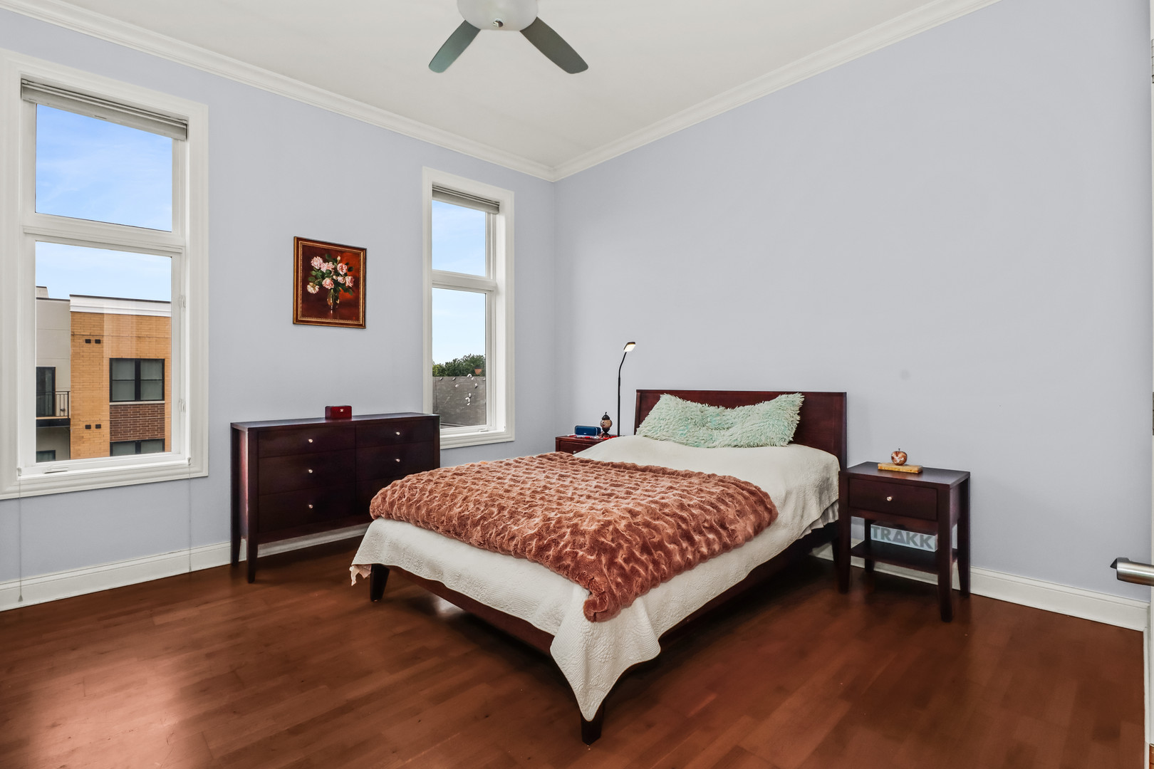 3207 N Clifton Avenue Unit: 402