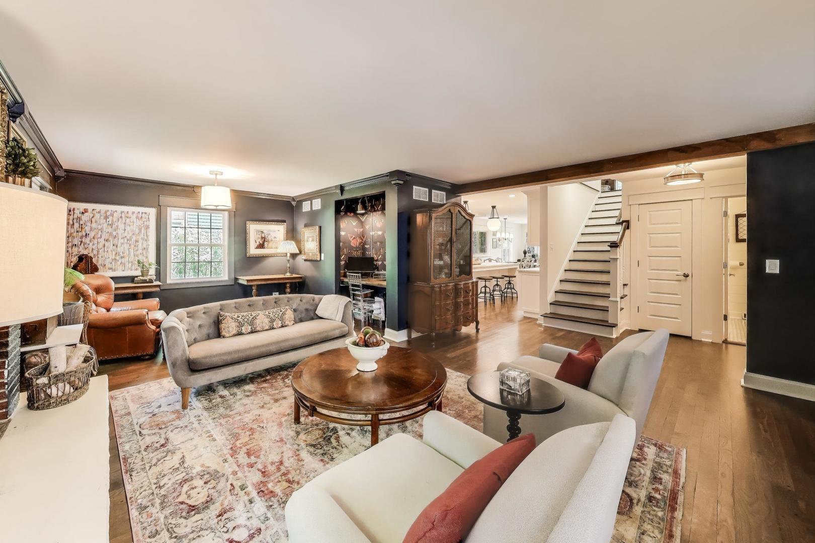 2015 SCHILLER Avenue