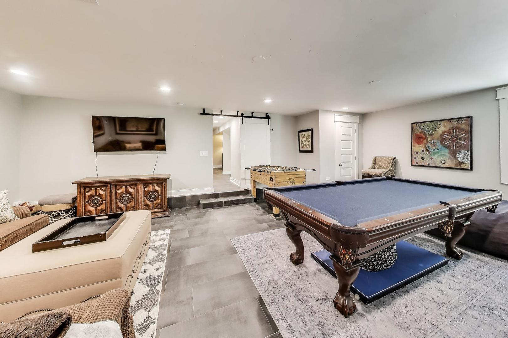 2015 SCHILLER Avenue