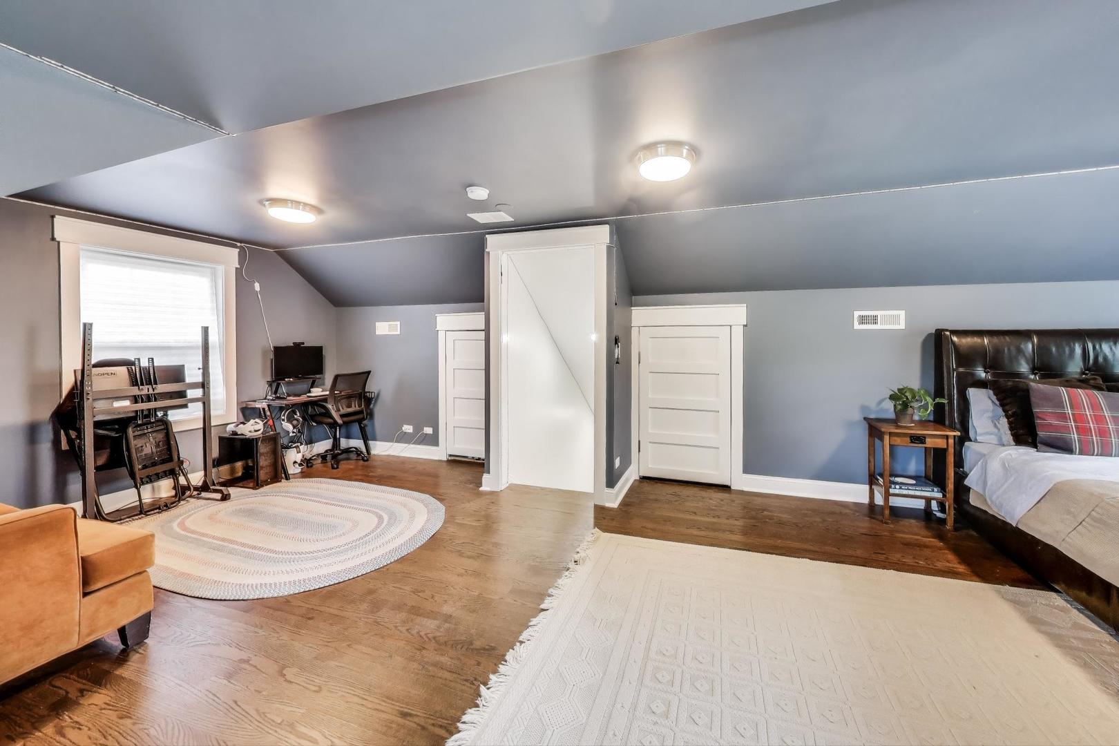 2015 SCHILLER Avenue