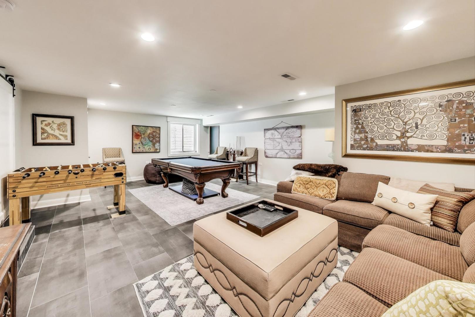 2015 SCHILLER Avenue