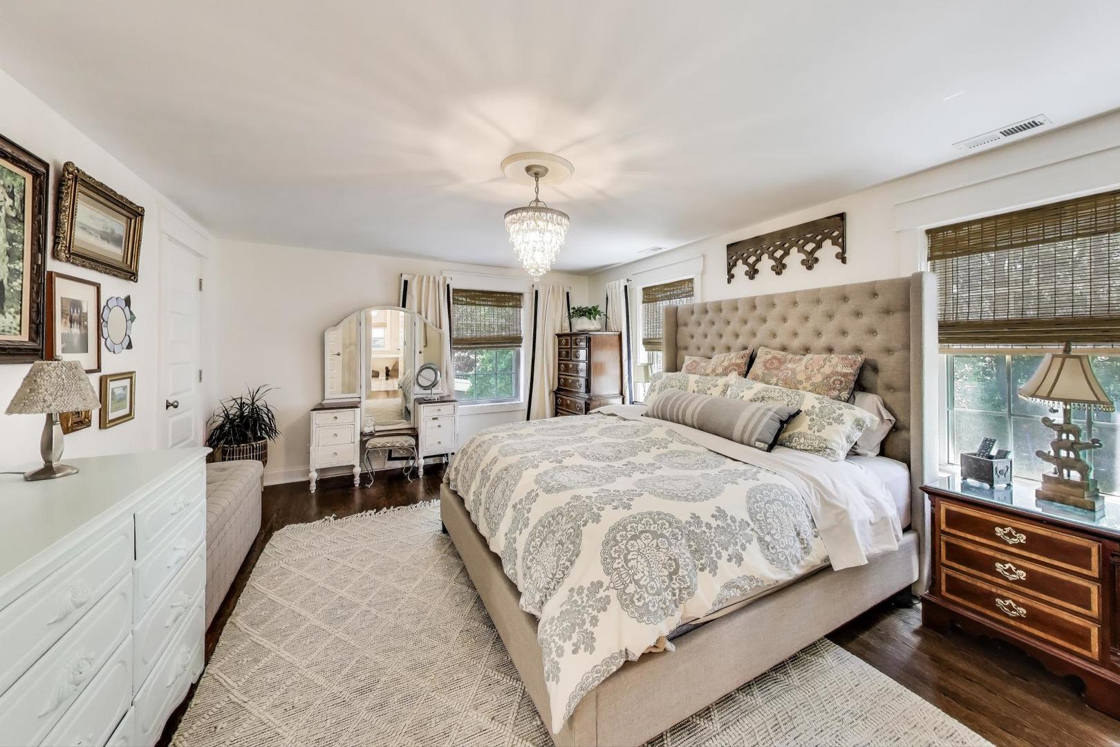 2015 SCHILLER Avenue