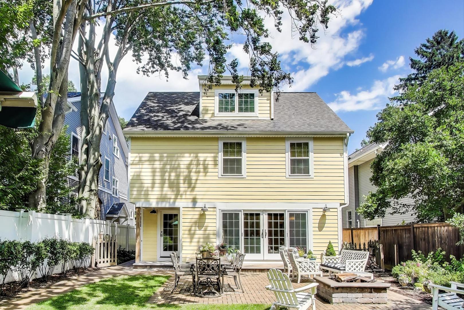 2015 SCHILLER Avenue