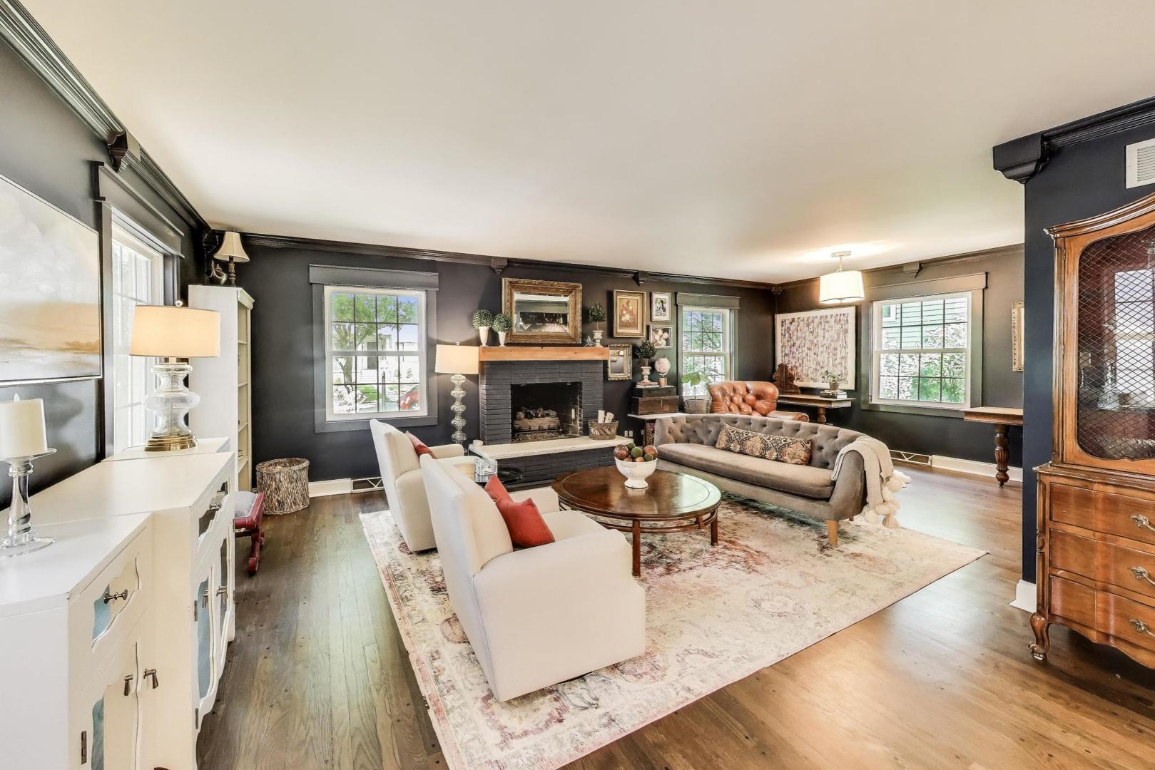 2015 SCHILLER Avenue