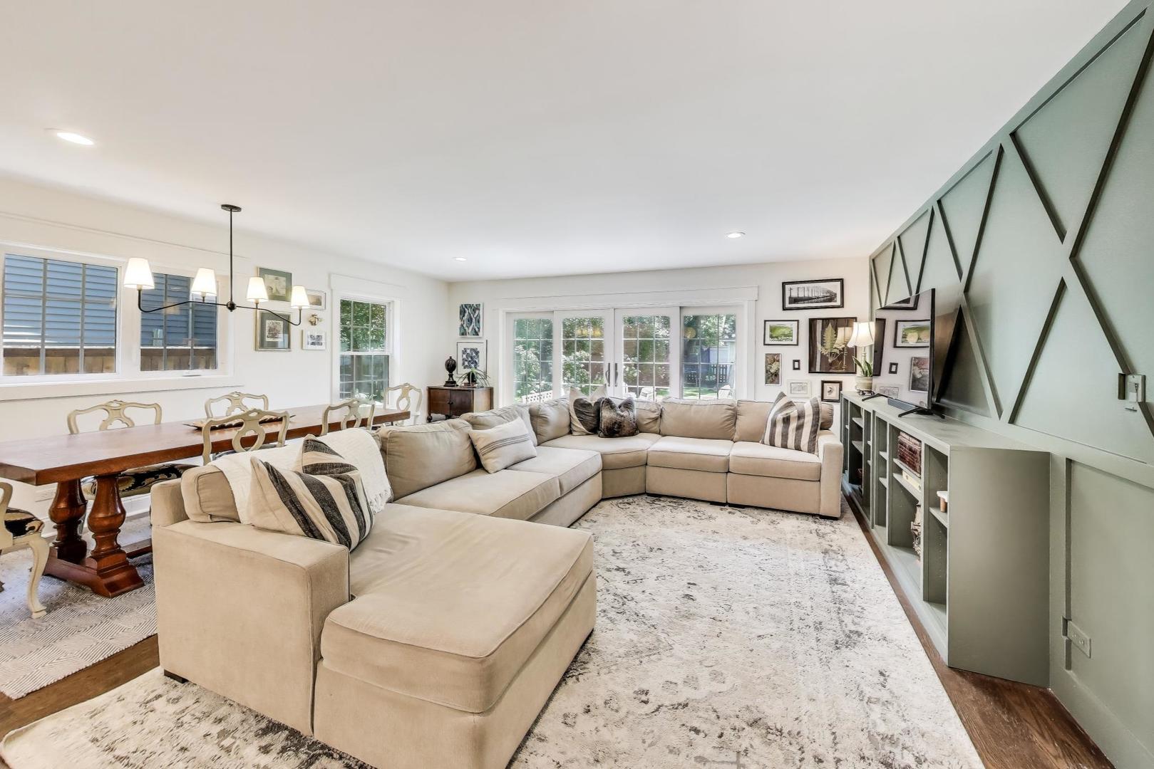 2015 SCHILLER Avenue
