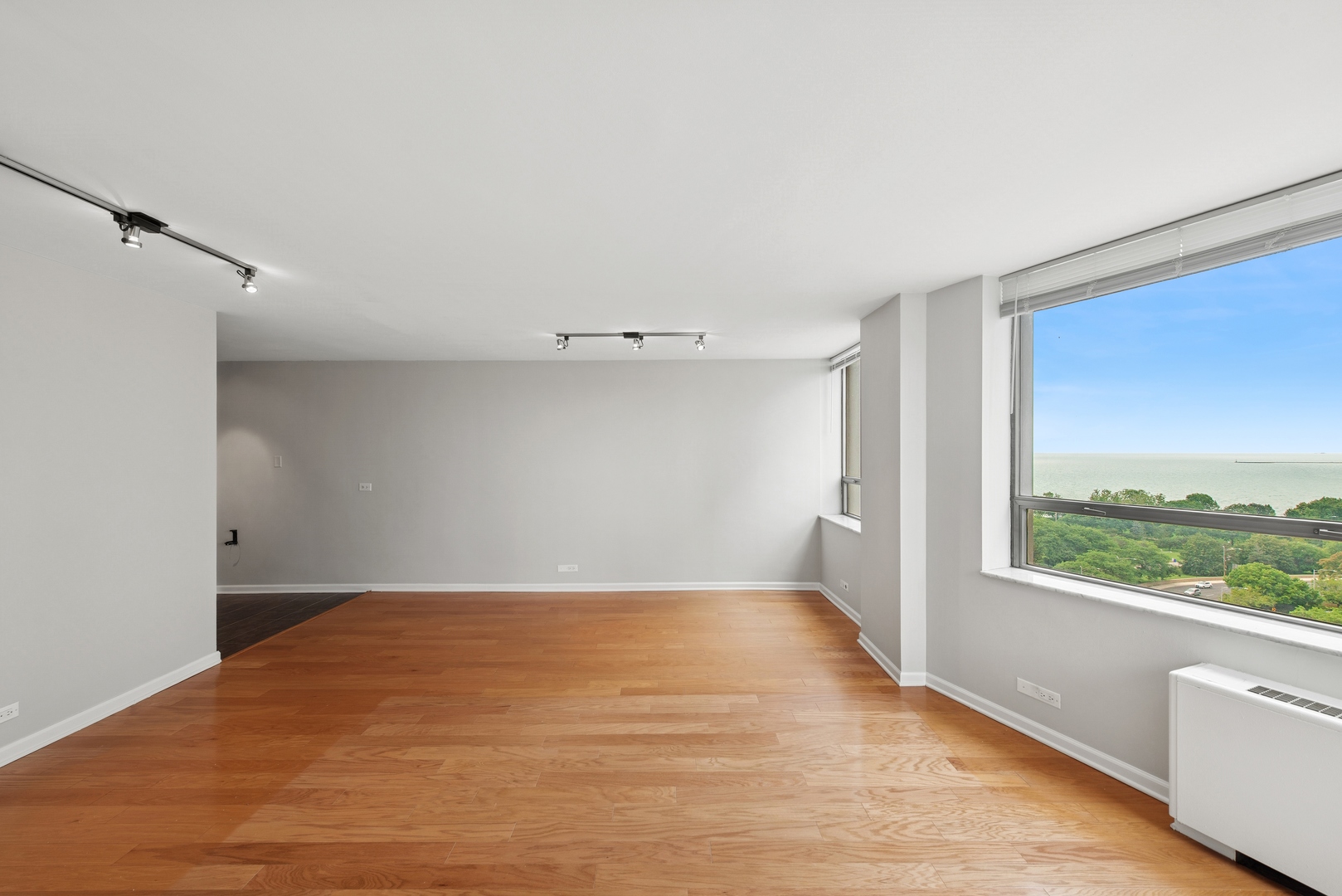 5701 N Sheridan Road Unit: 17E