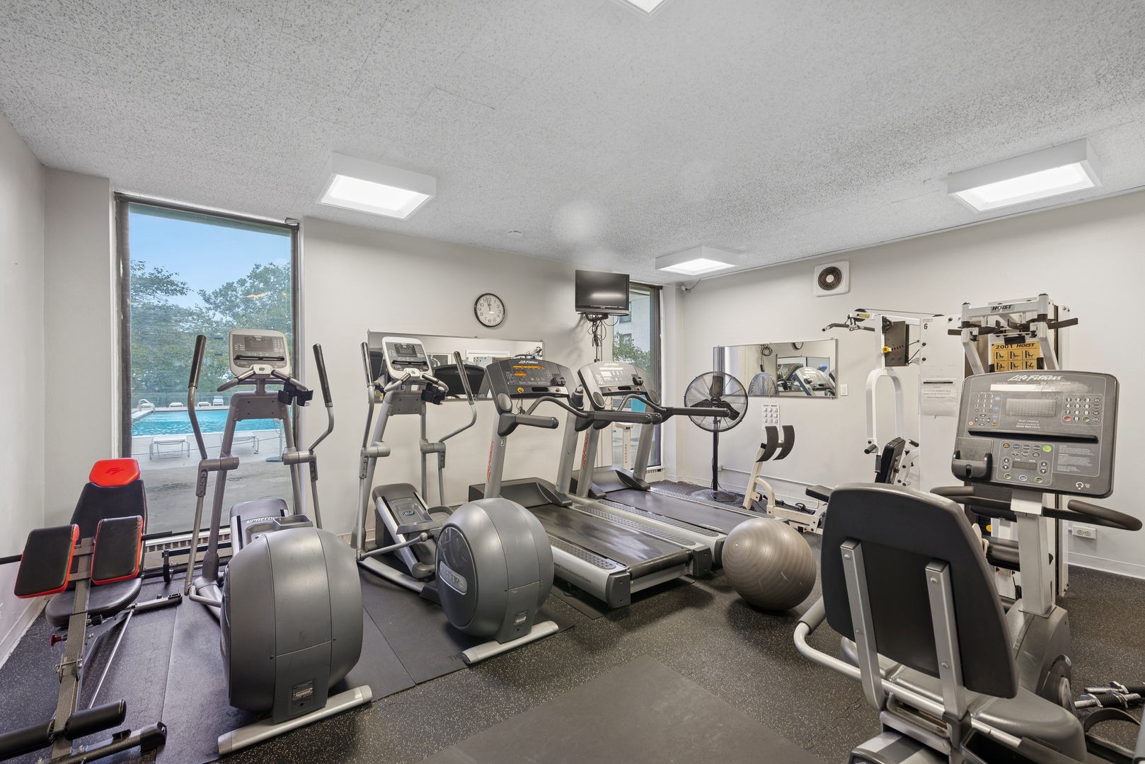 5701 N Sheridan Road Unit: 17E